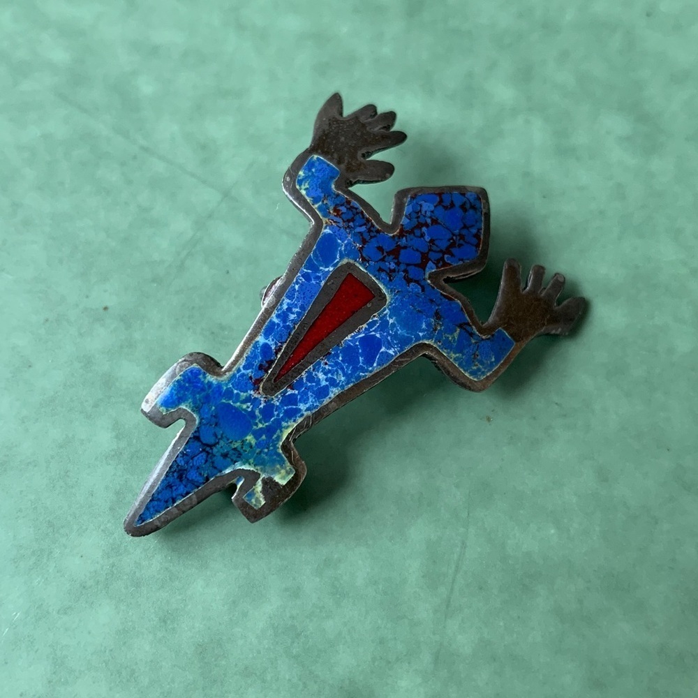 Vintage sterling silver lizard with crushed inlay pin/pendant